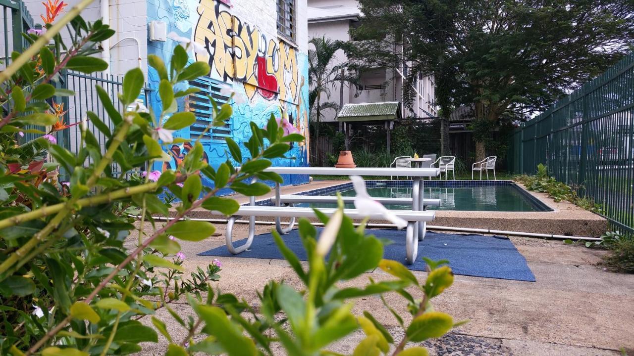 Hostel Asylum Cairns Share House Exterior foto